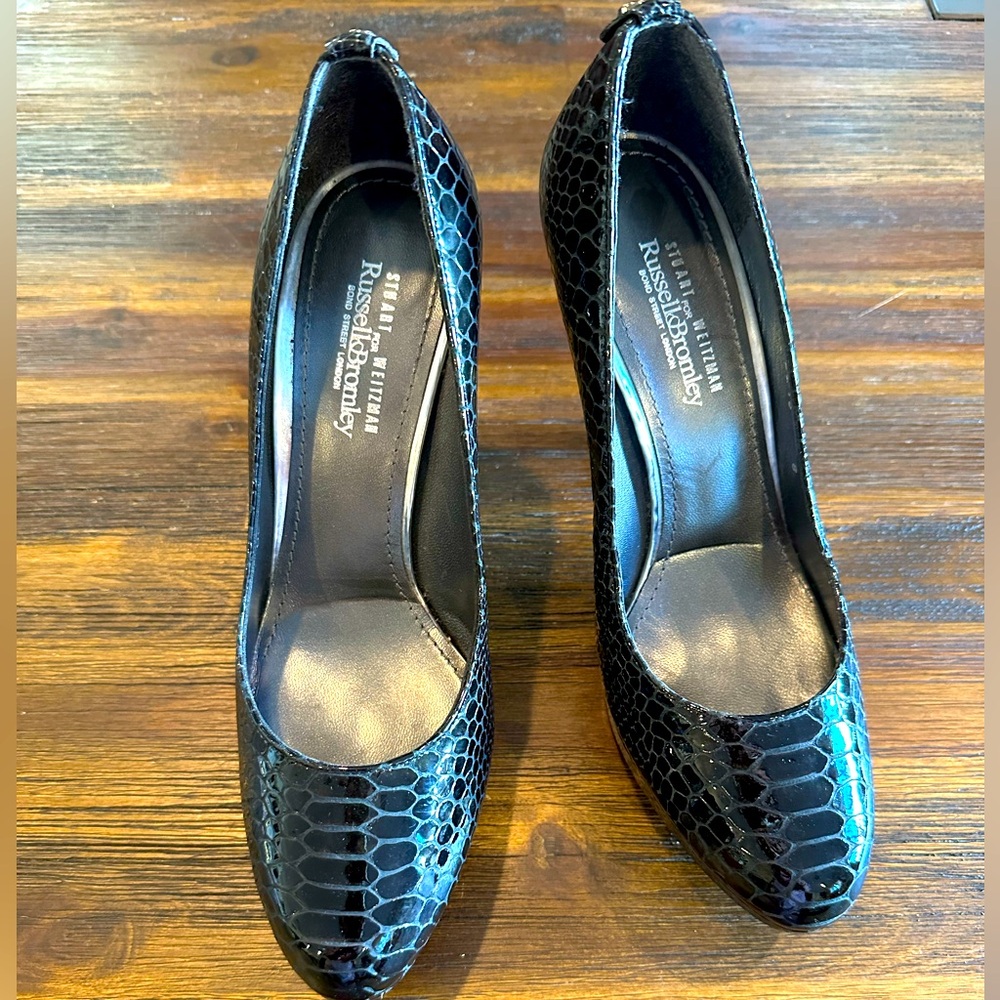 Stuart Weitzman For Russell & Bromley Black Patent Snakeskin Pumps (8)